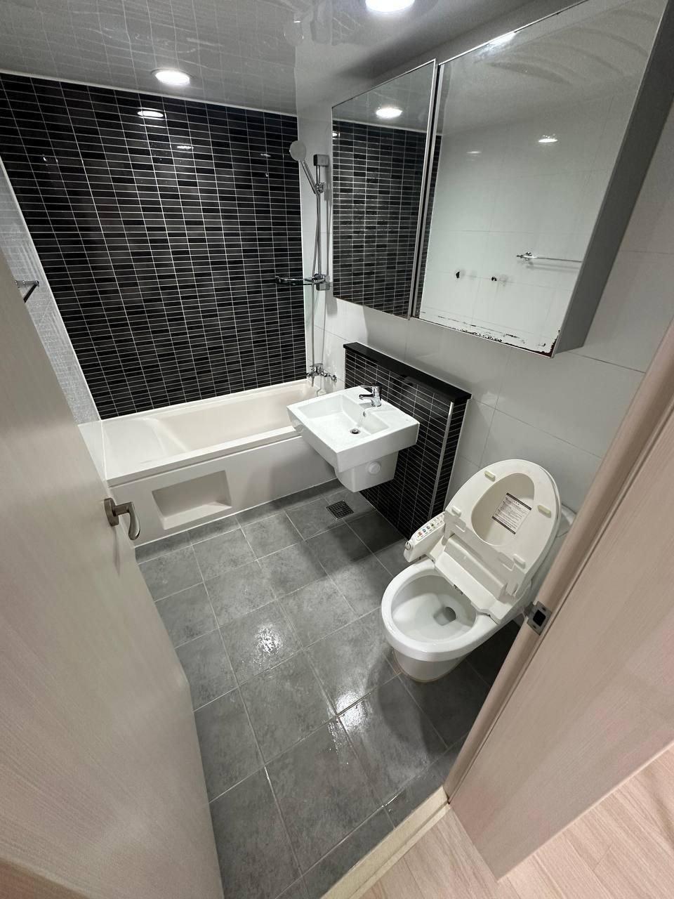 Full bathroom after CLEANX cleaning