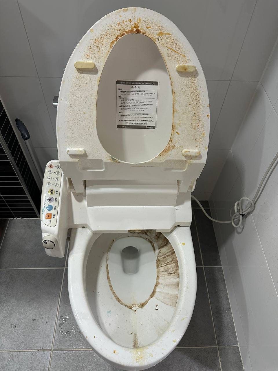 Bidet toilet before CLEANX cleaning