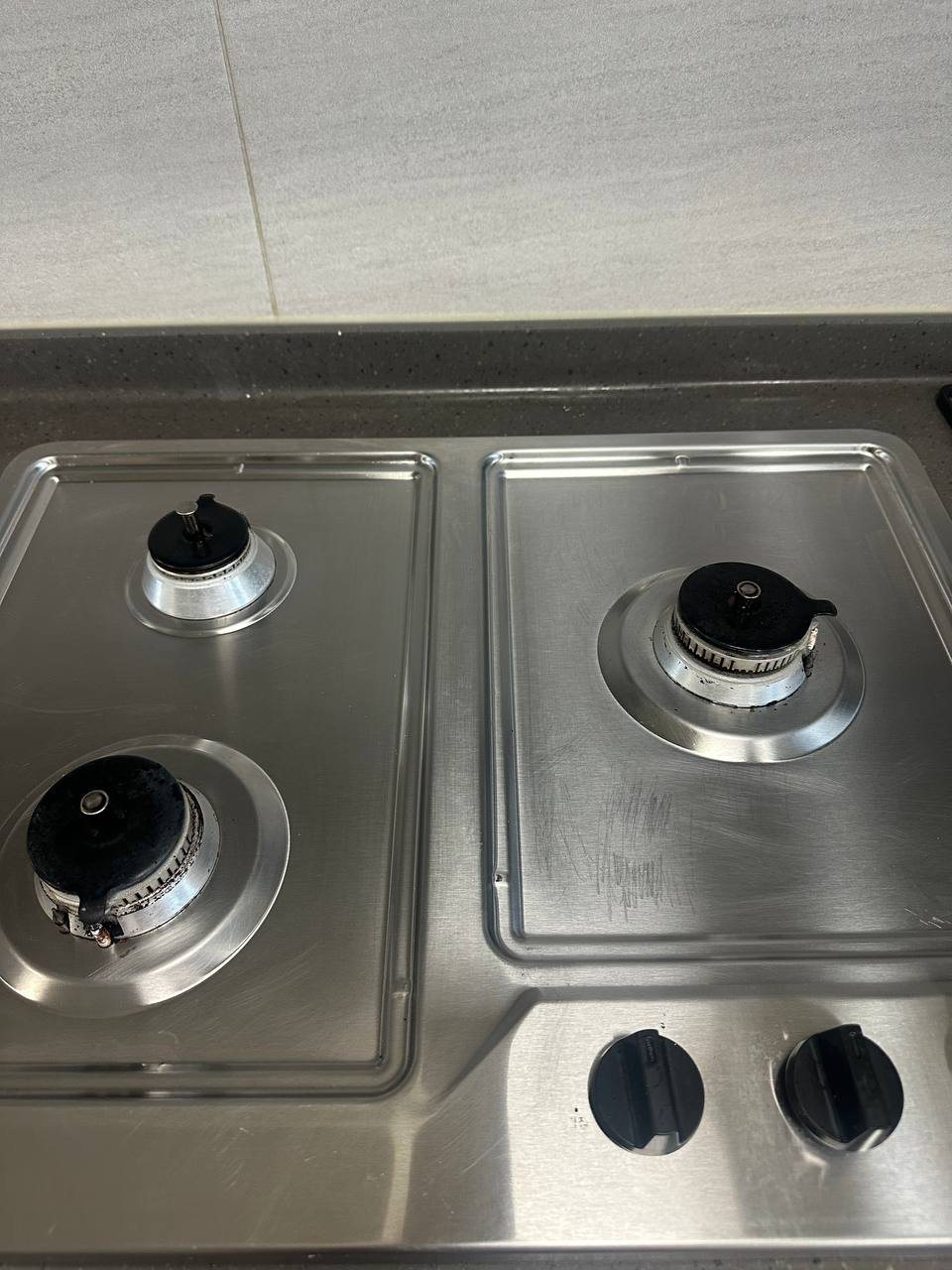 Full gas cooktop after CLEANX cleaning