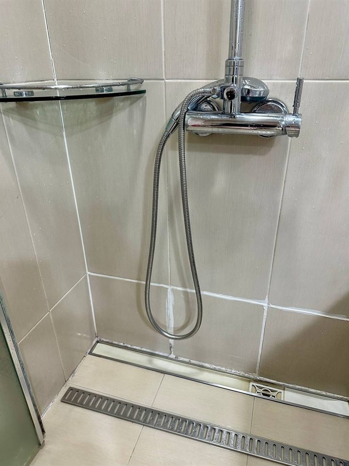 Shower floor after CLEANX cleaning