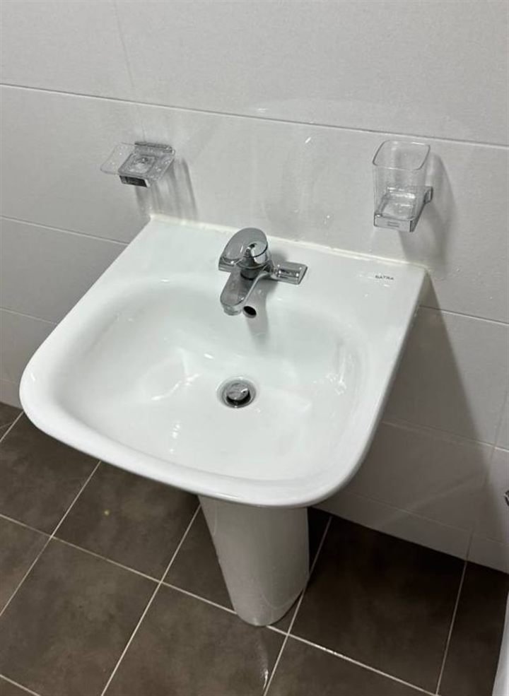 Bathroom sink after CLEANX cleaning