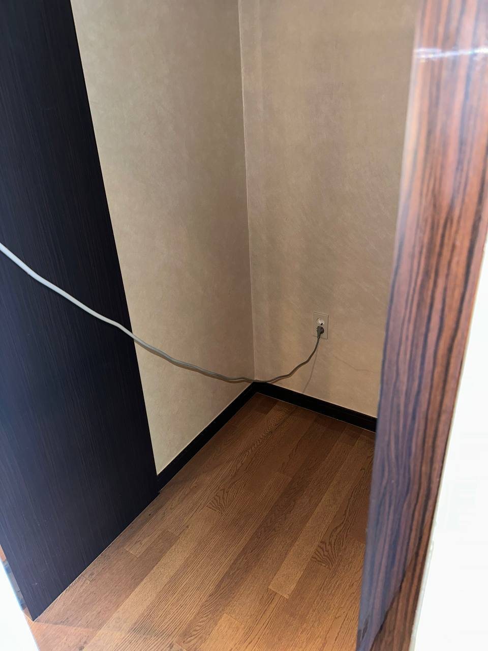 Storage floor corner after CLEANX cleaning