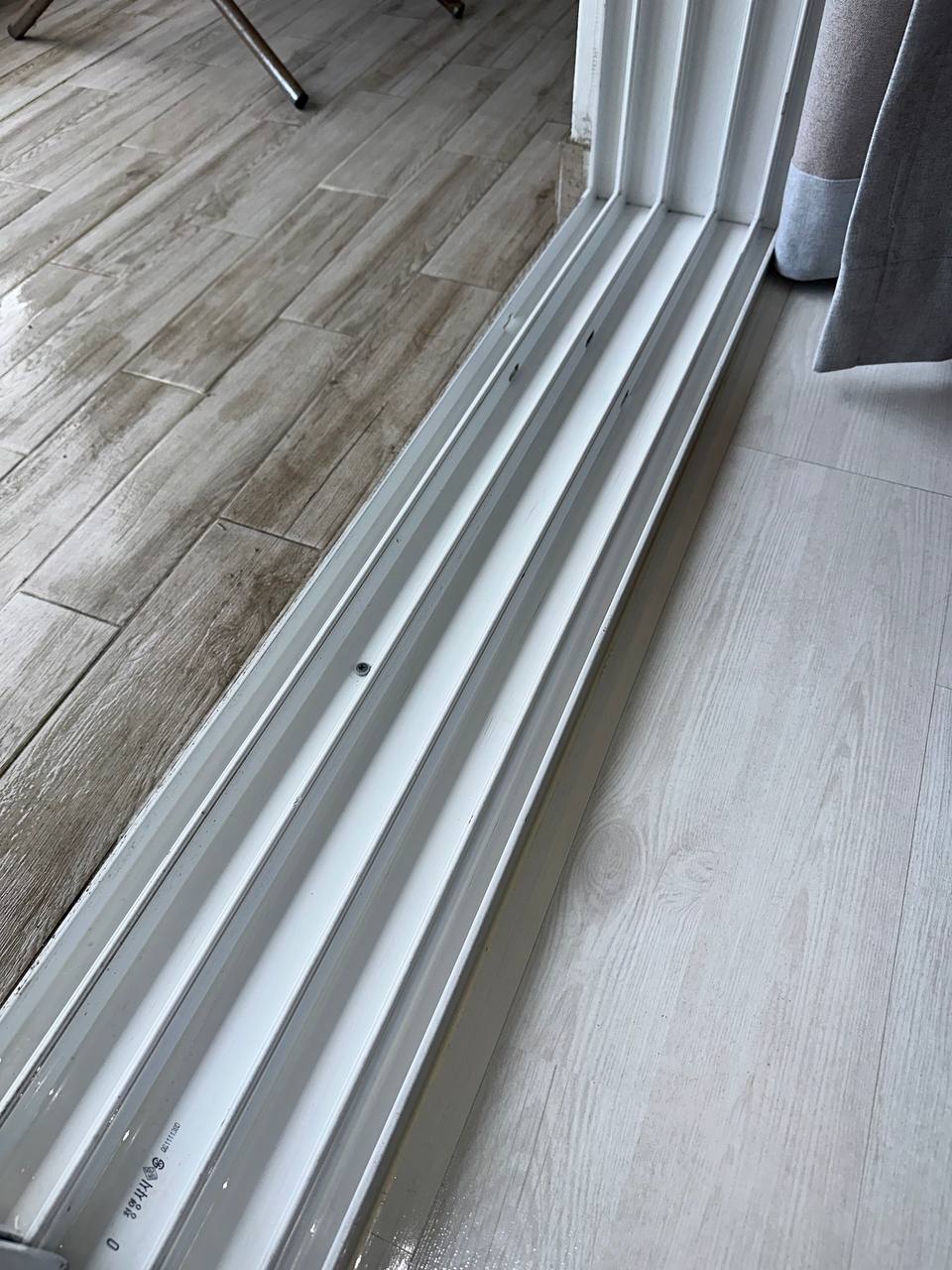 Sliding door tracks after CLEANX cleaning