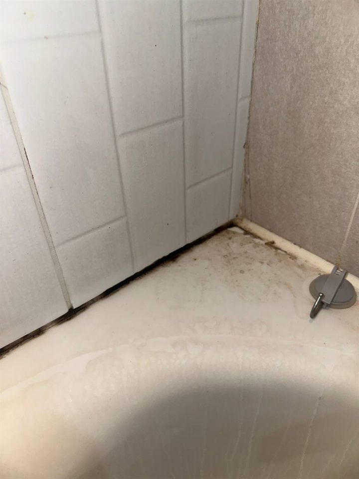 Bathtub corner before CLEANX cleaning
